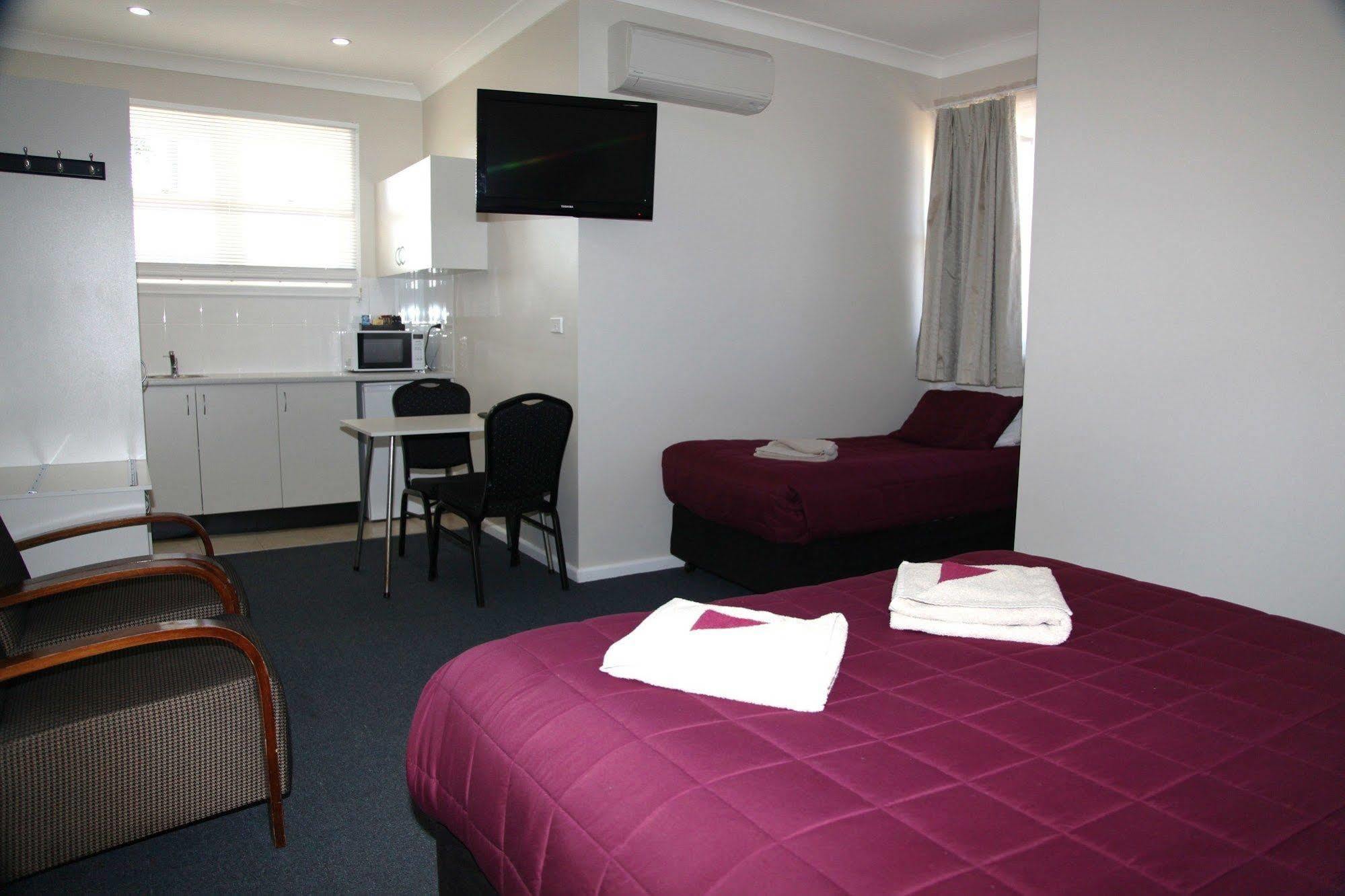Titania Motel Oberon Buitenkant foto